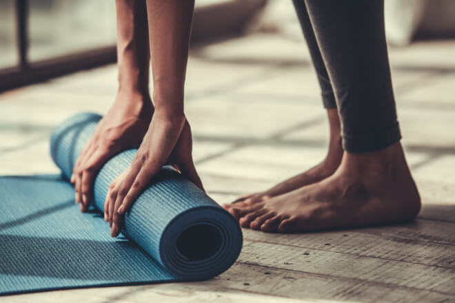 Finden Sie heraus was Hatha Yoga ist und wie Sie Ihre Schlaflosigkeit damit K.O. schlagen können