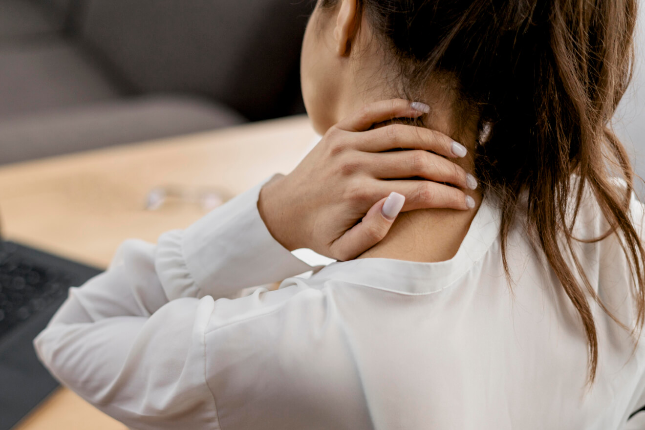 4 Tipps gegen Nacken- und Kopfschmerzen