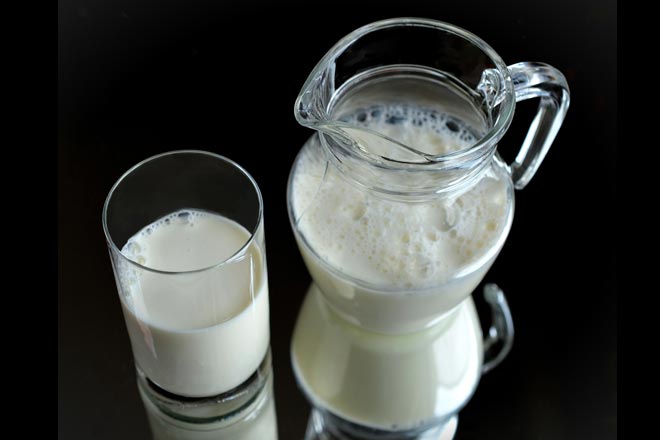 Hilft es, vor dem Schlafengehen ein Glas warmer Milch zu trinken?